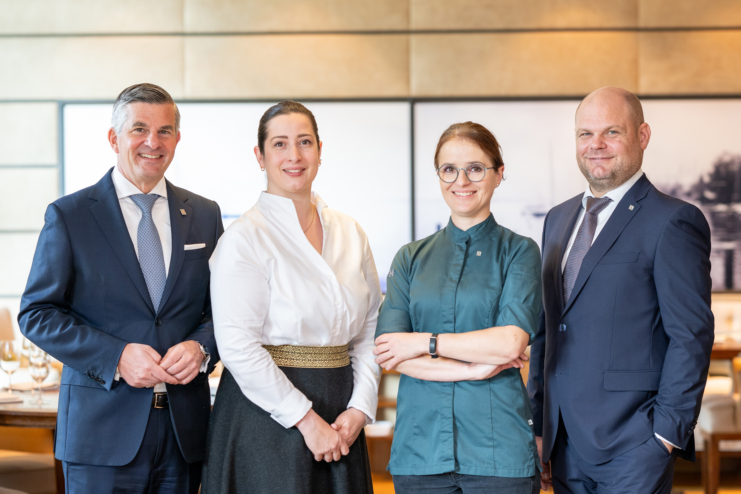 communique Magazin ©Althoff Seehotel Überfahrt, Jörg Lehmann__ communique Magazin, Julia Heinz. Althoff Seehotel Überfahrt, Vincent Ludwig, Marie Christin Baunach, Cornelia Fischer, Johannes Gahberger. Foto Jörg Lehmann